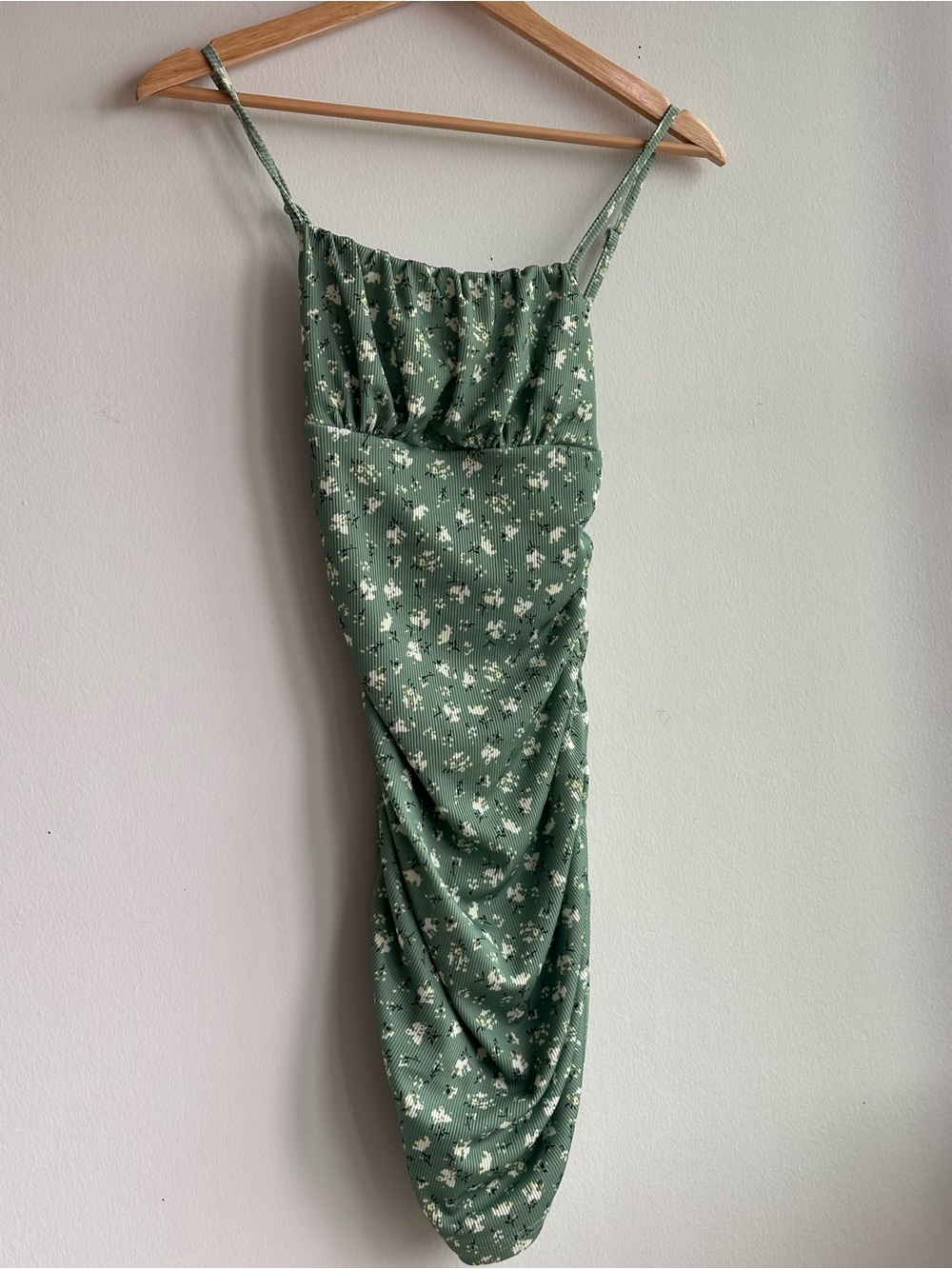 Green Floral Ruched Bodycon Dress - Brand: - Picture 5 of 8
